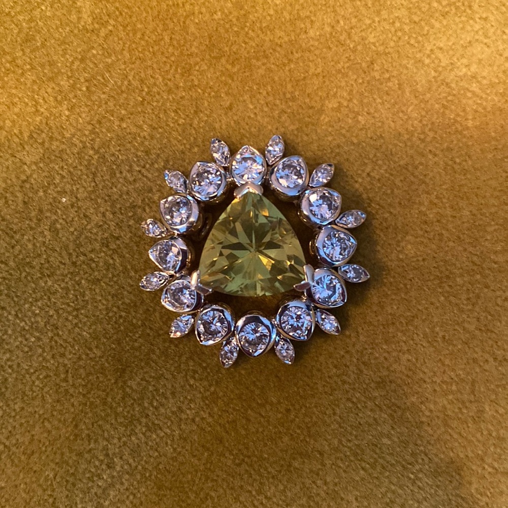 Beautiful Oro Verde citrine and diamonds gold pendant